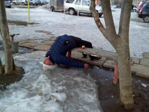 Человек среди голубей