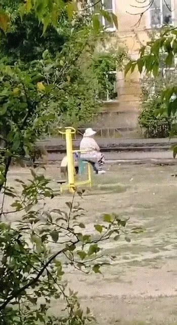 Бабушка прокачивает ультраинстинкт