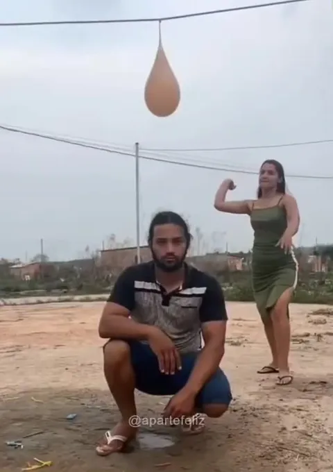 Лопнувший шар над головой