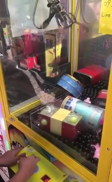 抓娃娃机里的意外惊喜