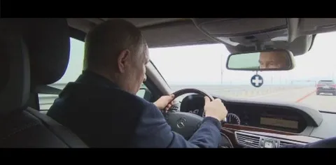 Путин за рулём Mercedes