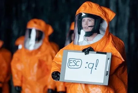 ESC :q! в защитном костюме