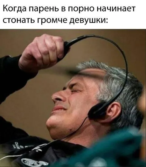 Парень начинает стонать громче девушки