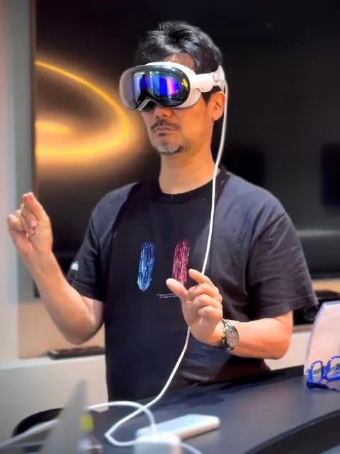 Мужчина в Apple Vision Pro