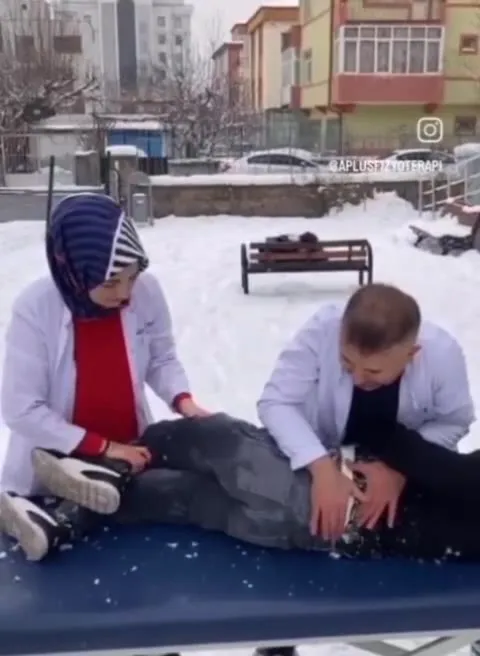 Зимняя операция на санках