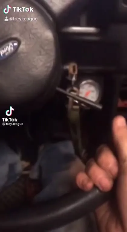 Рука вылезает из сабвуфера
