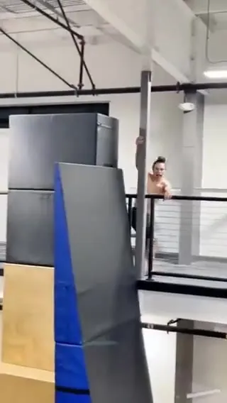 Безумный прыжок в поролон