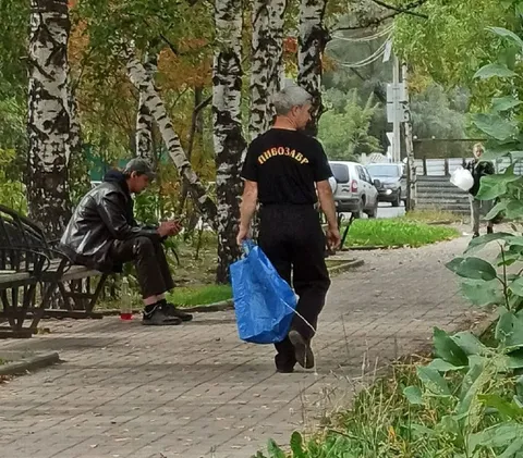 Пивозавр уходит с пакетом