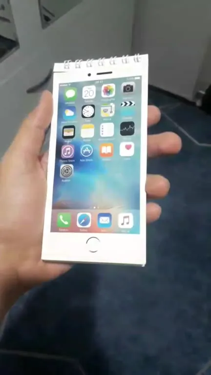 Notebook iPhone Fakeout