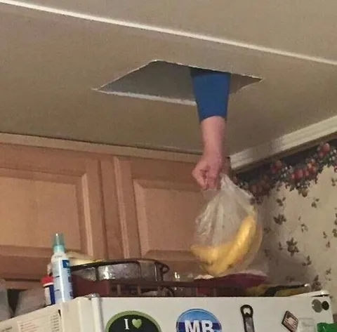 Банан с потолка