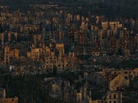Разрушенный город после войны