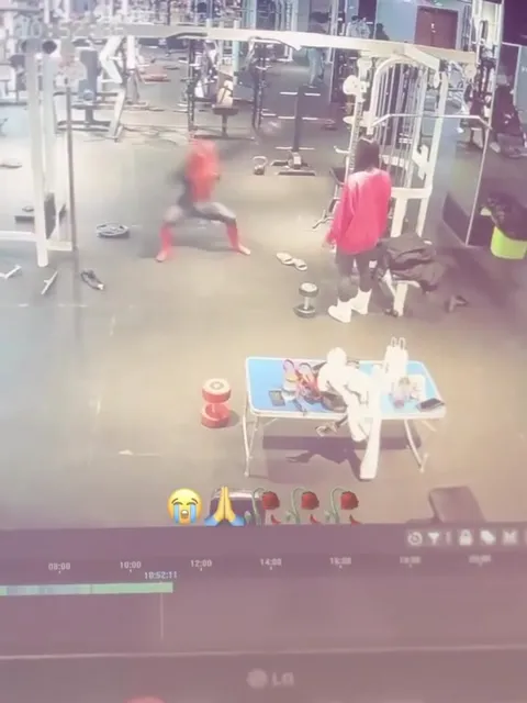Танец до слёз в спортзале
