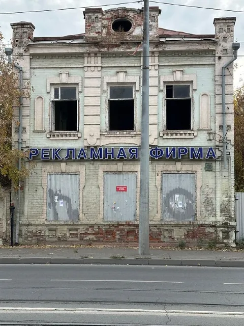 Рекламная фирма в заброшенном здании