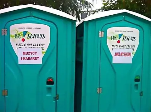 Muzycy i kabaret w WC