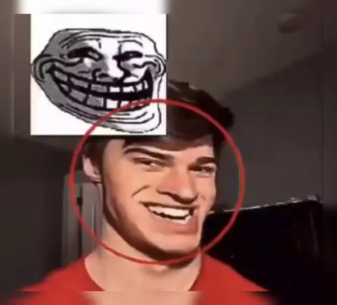 Улыбающийся тролль