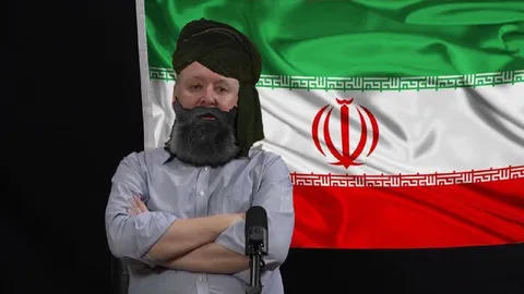 Бородатый мужчина на фоне флага Ирана