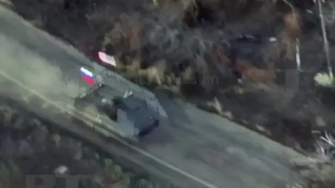 Танк едет под драматичный трек