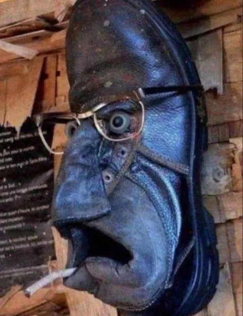 Синий конь в очках
