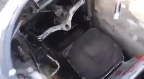 Хозяйственный осмотр трофейной БМП