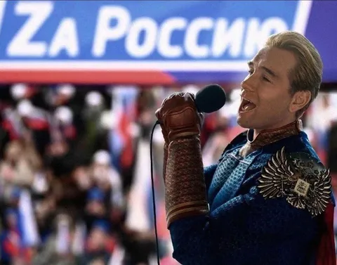 Хоумлендер поёт за Россию