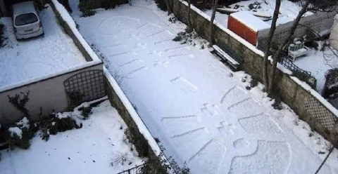 Огромный рисунок на снегу