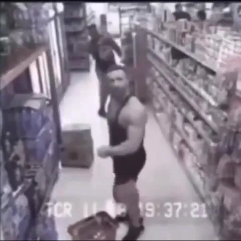 Драка в магазине под гром