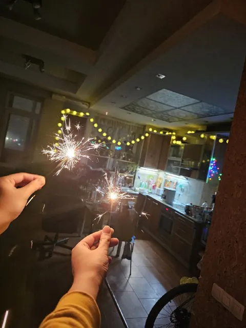 Новогодние бенгальские огни дома