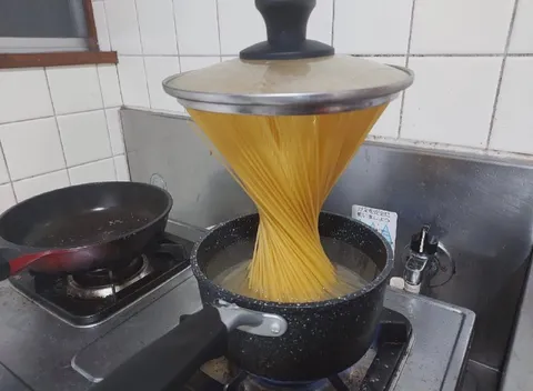 パスタ鍋の奇妙な調理法