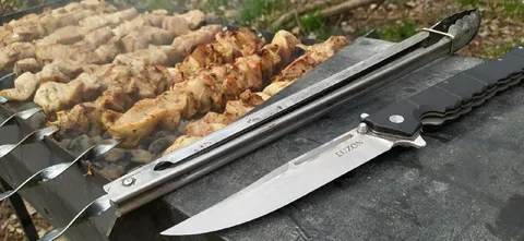 Шашлык и огромный нож