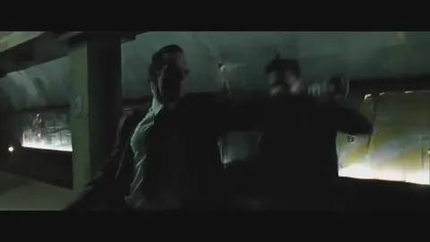 Нео получает по полной