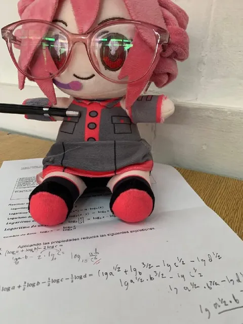 Muñeca con examen de logaritmos
