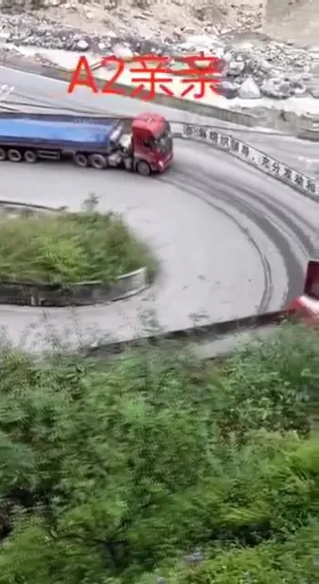 卡车转弯变成爱情