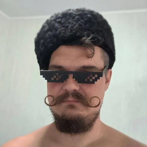 Кубанский мачо в пиксельных очках