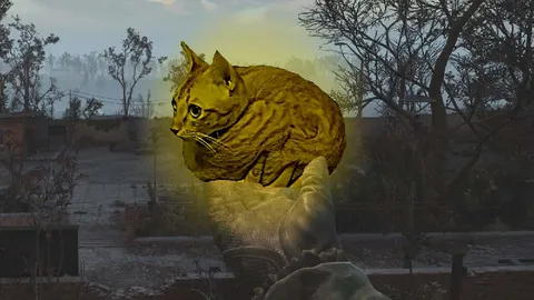 Золотой кот на ладони