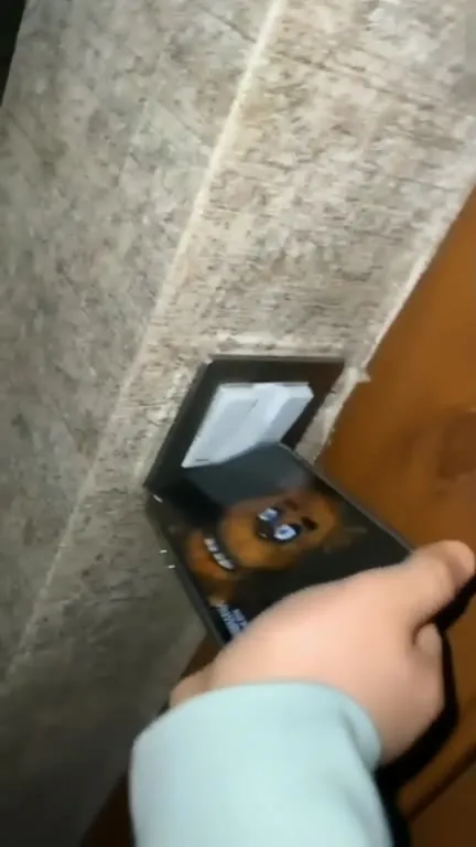 Телефон с Фредди за дверью