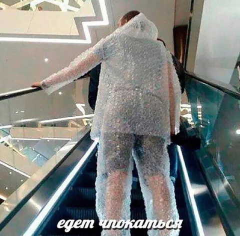 Едем шокаться на эскалаторе