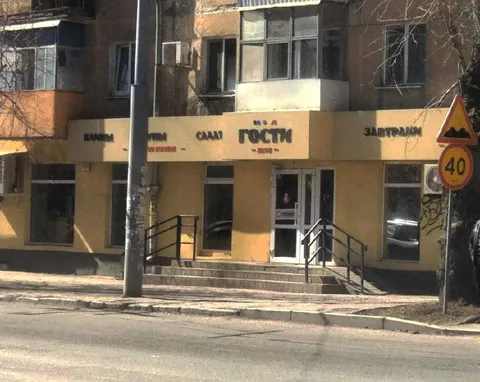 Вход в салон гостям запрещен