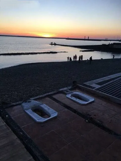 Туалеты с видом на море