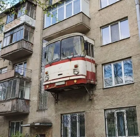 Автобус вместо балкона