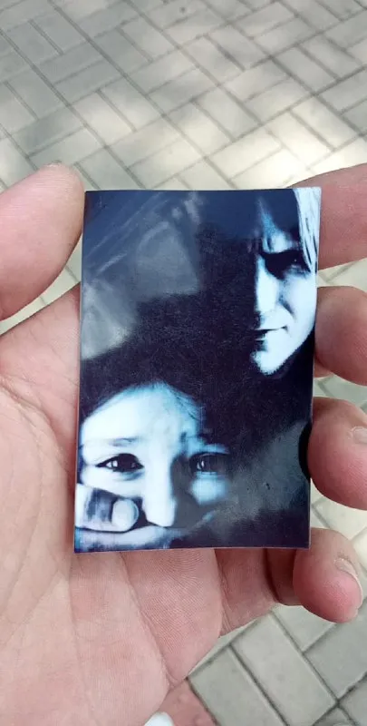 Жуткая фотография в руке