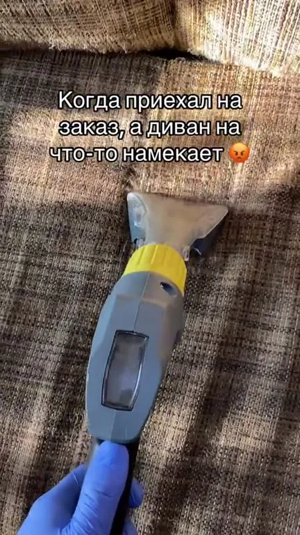 Диван слишком многое намекает