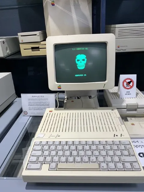 Vintage Apple IIc Skull Screen