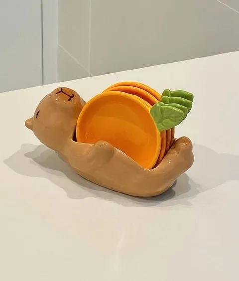 Улитка несёт апельсин