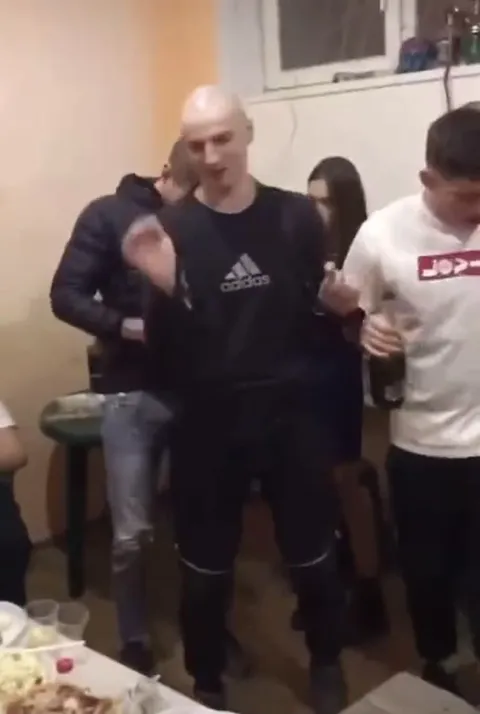 Танец закончился падением