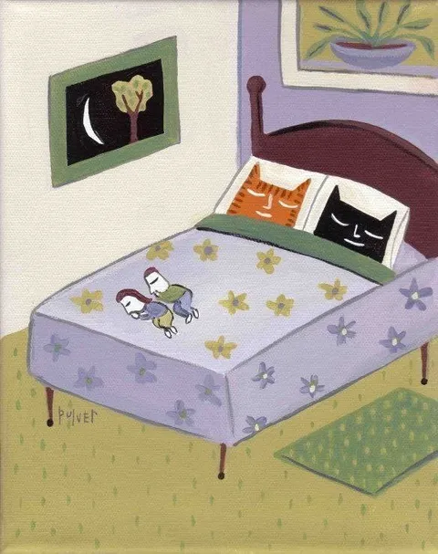 Котики спят на кровати