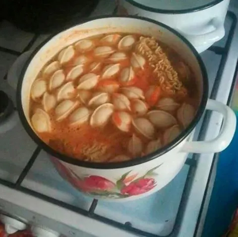 Пельмени в лапше