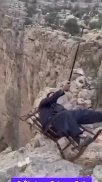 Кресло у края обрыва