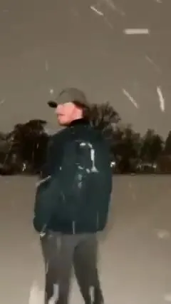 Снежная атака под There She Goes