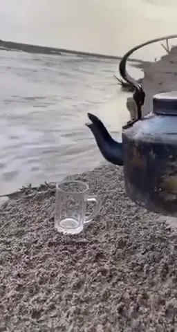Чайник уходит под воду