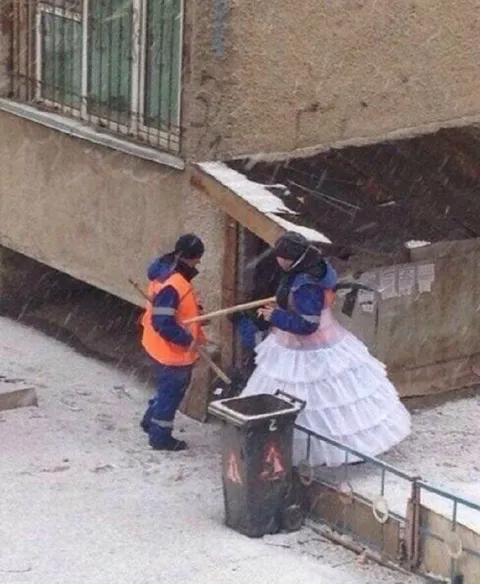 Коммунальщик и снежная принцесса